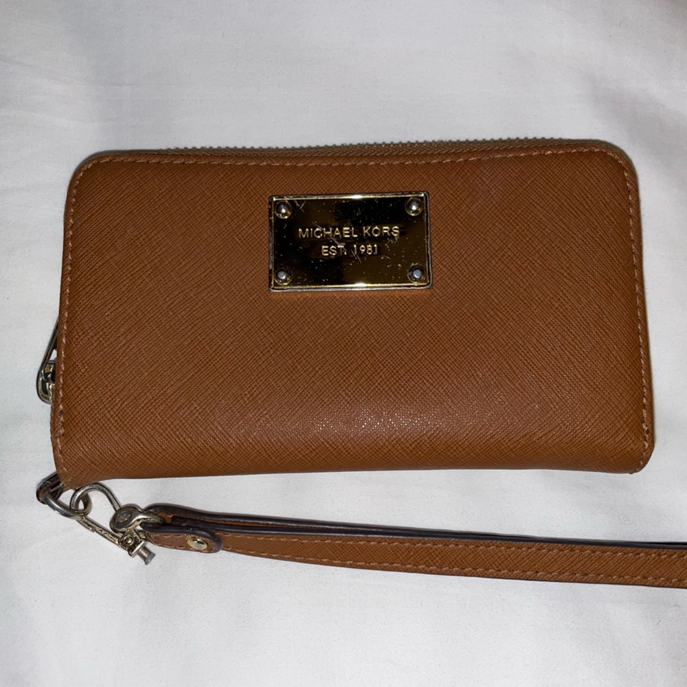 Michael Kors Medium Leather Smartphone Wristlet
